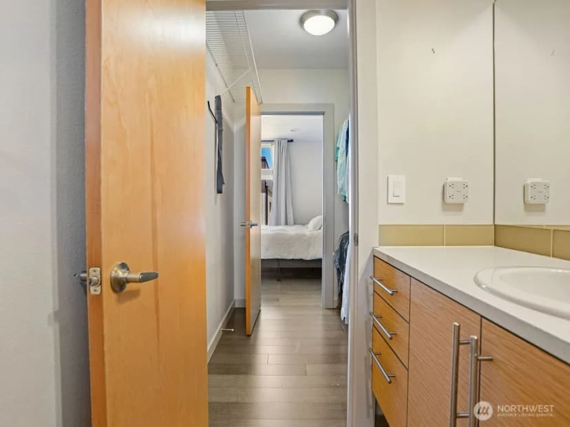 Property photo for 6911 California Avenue Sw #c, Seattle photo 26