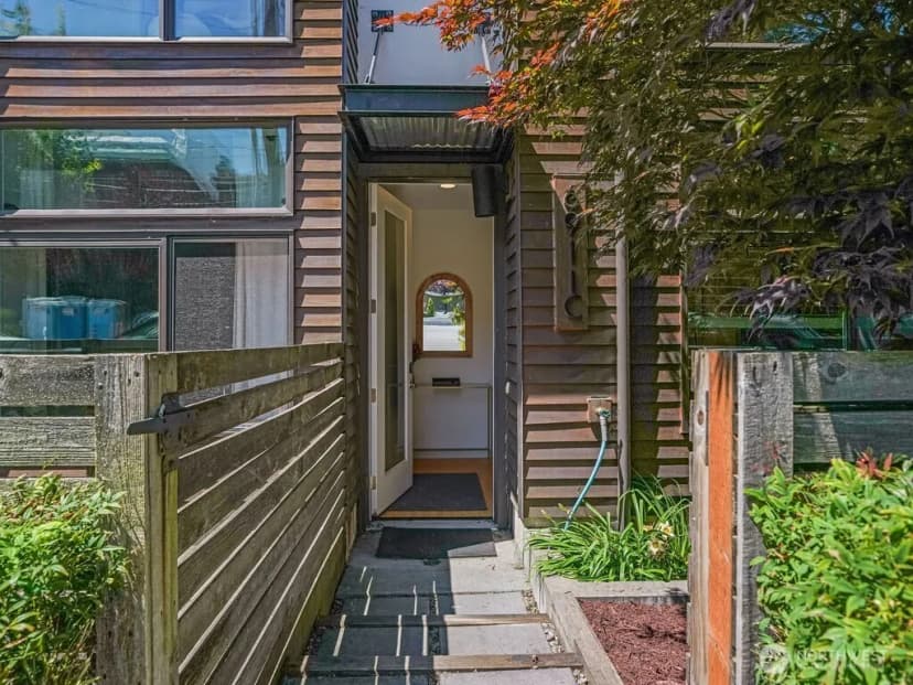 Property photo for 6911 California Avenue Sw #c, Seattle photo 38