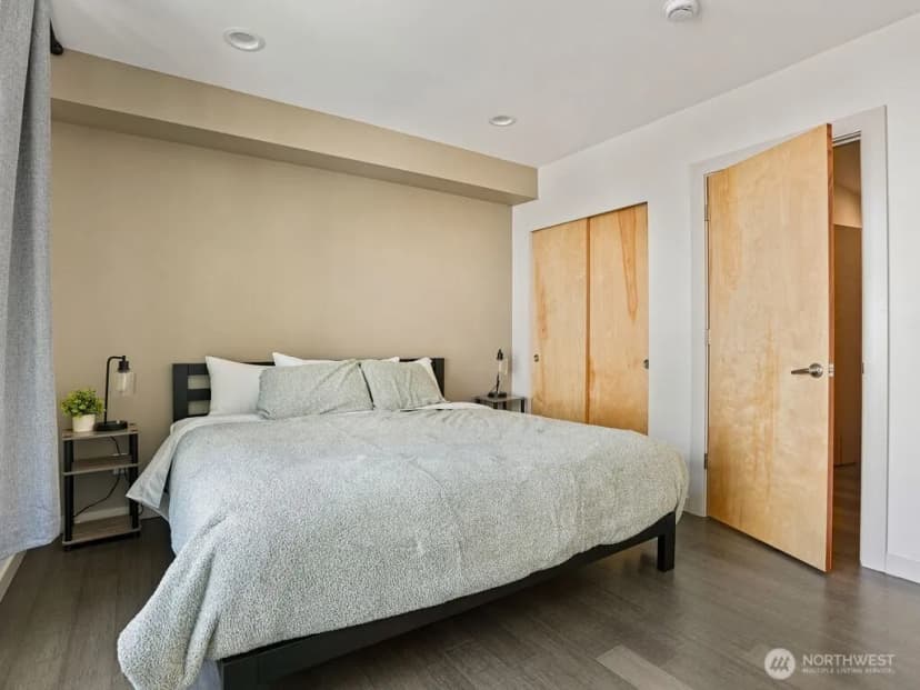 Property photo for 6911 California Avenue Sw #c, Seattle photo 16