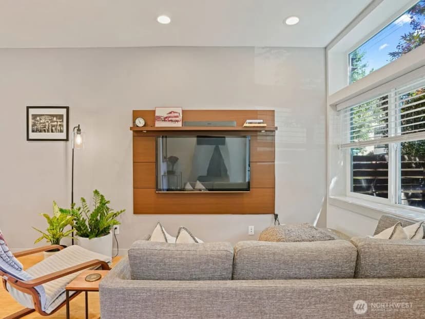 Property photo for 6911 California Avenue Sw #c, Seattle photo 5
