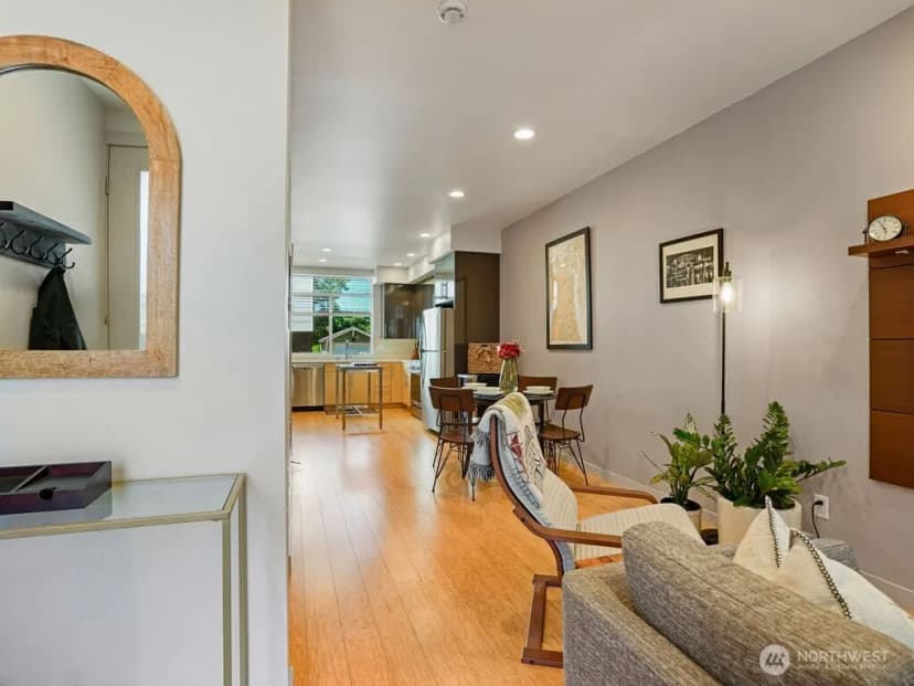 Property photo for 6911 California Avenue Sw #c, Seattle photo 4