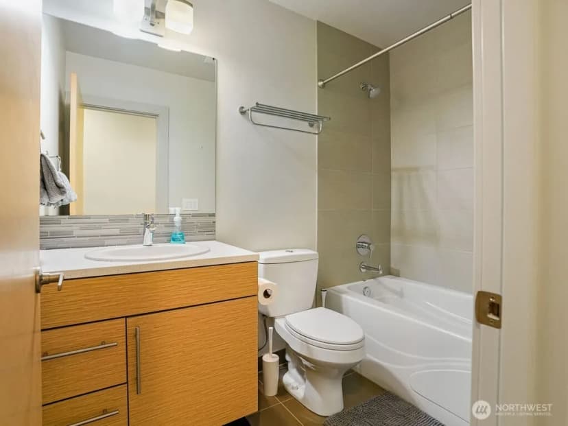 Property photo for 6911 California Avenue Sw #c, Seattle photo 19