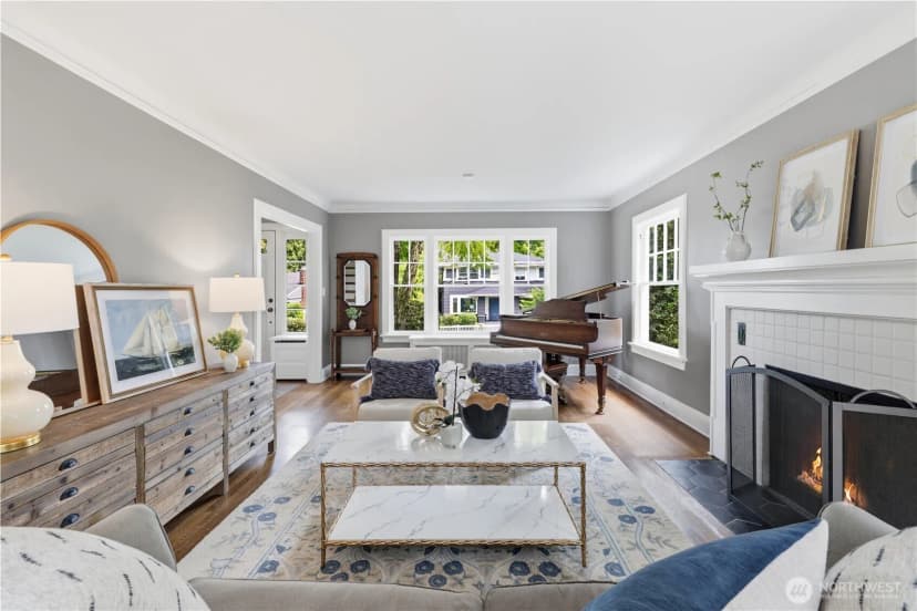 Property photo for 3127 Broadway E, Seattle photo 6
