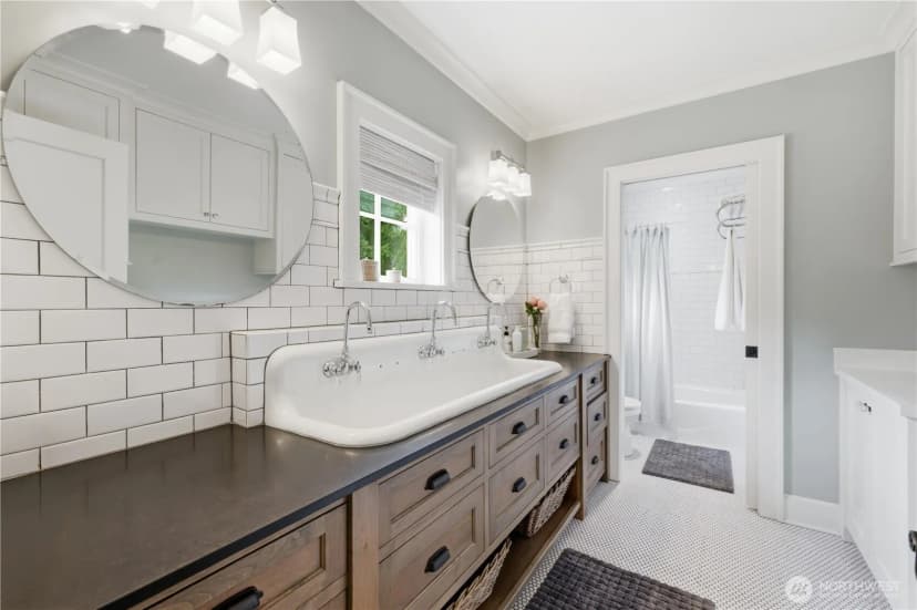 Property photo for 3127 Broadway E, Seattle photo 25