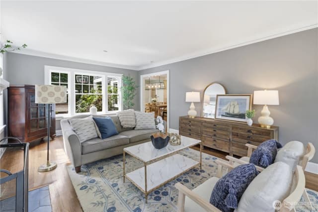 Property photo for 3127 Broadway E, Seattle photo 4