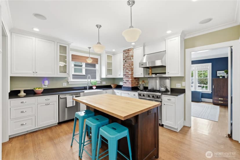 Property photo for 3127 Broadway E, Seattle photo 7