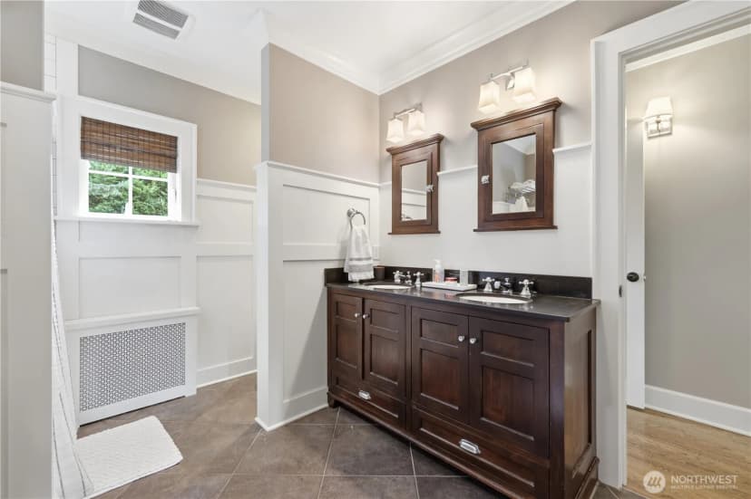 Property photo for 3127 Broadway E, Seattle photo 21