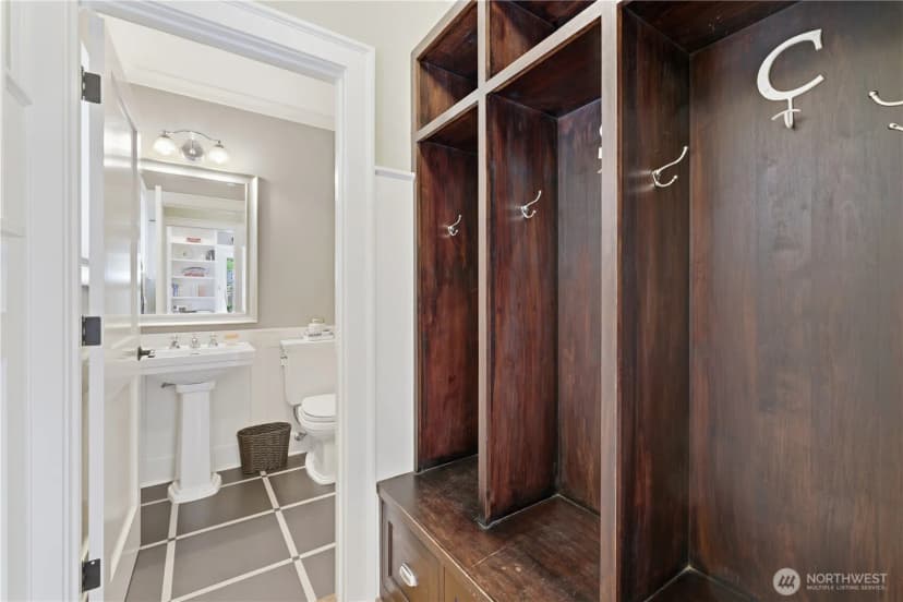 Property photo for 3127 Broadway E, Seattle photo 16