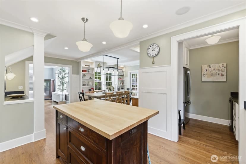 Property photo for 3127 Broadway E, Seattle photo 9