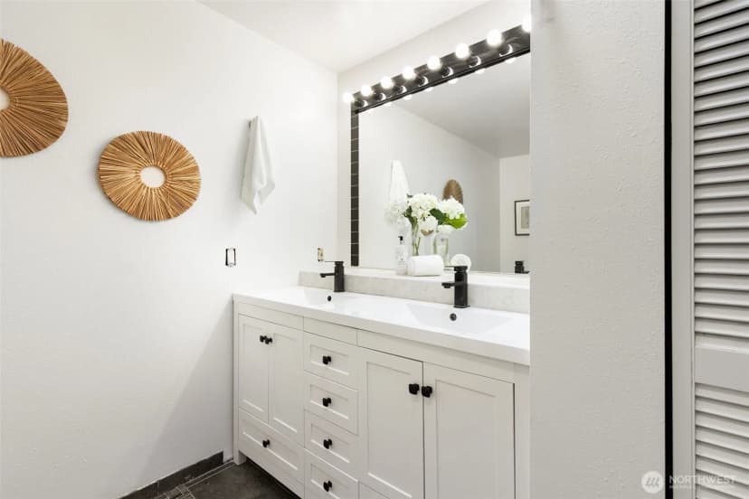 Property photo for 5769 Blakely Avenue Ne, Bainbridge Island photo 29