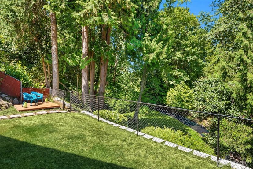 Property photo for 2012 Ne 127th Street, Seattle photo 4