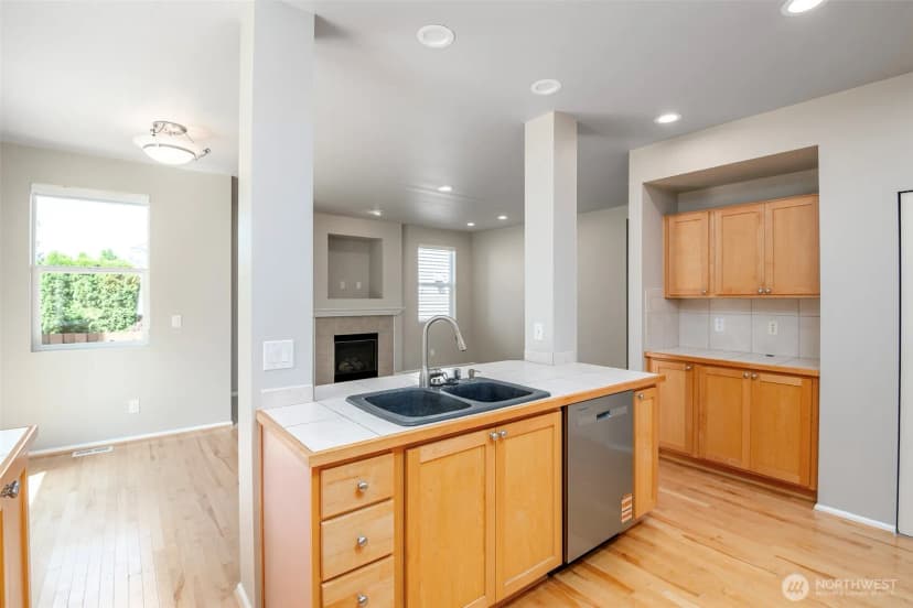 Property photo for 28011 Maple Ridge Way Se, Maple Valley photo 11