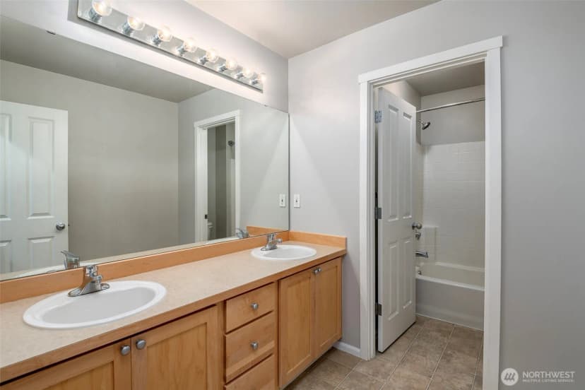 Property photo for 28011 Maple Ridge Way Se, Maple Valley photo 28