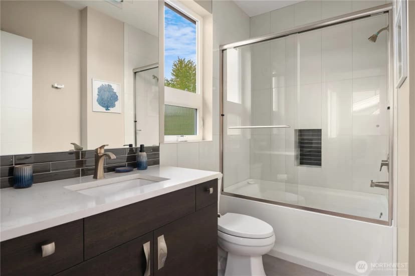 Property photo for 1527 Lyons Avenue Ne, Renton photo 31