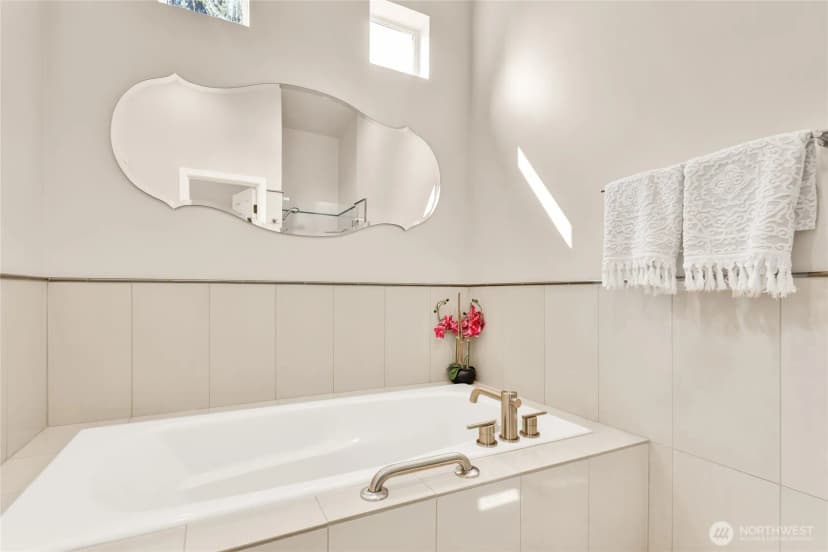 Property photo for 3406 37th Avenue W, Seattle photo 31