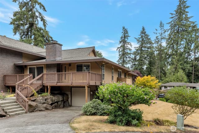 Property photo for 17120 Ne 2nd Place, Bellevue photo 2