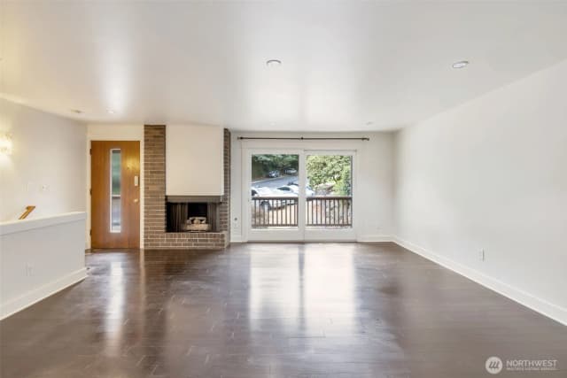 Property photo for 17120 Ne 2nd Place, Bellevue photo 5