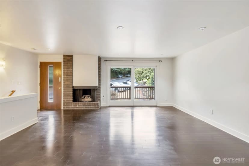Property photo for 17120 Ne 2nd Place, Bellevue photo 5