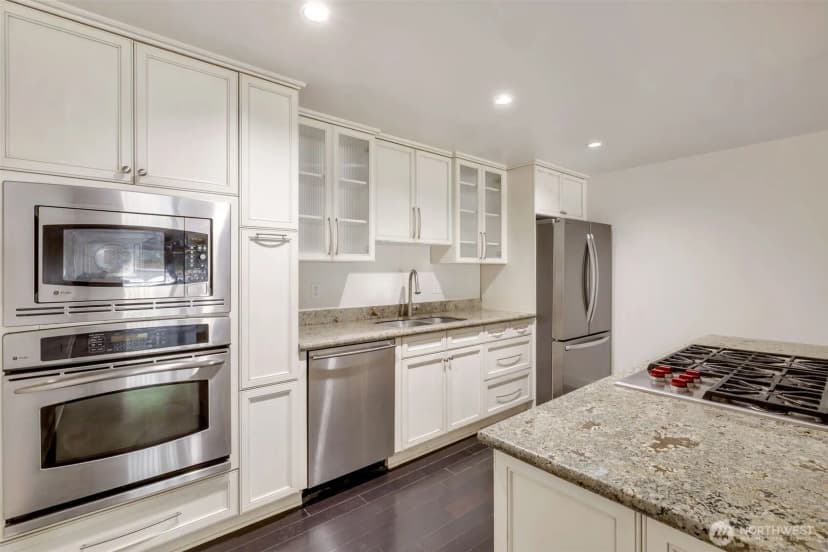 Property photo for 17120 Ne 2nd Place, Bellevue photo 9
