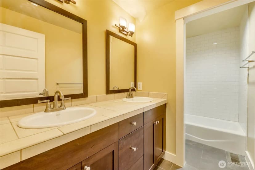Property photo for 17120 Ne 2nd Place, Bellevue photo 16