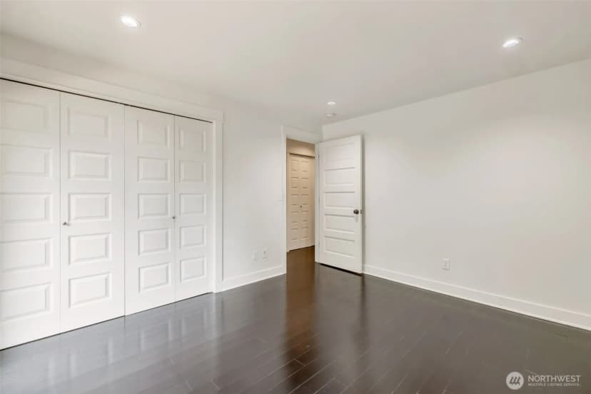 Property photo for 17120 Ne 2nd Place, Bellevue photo 10