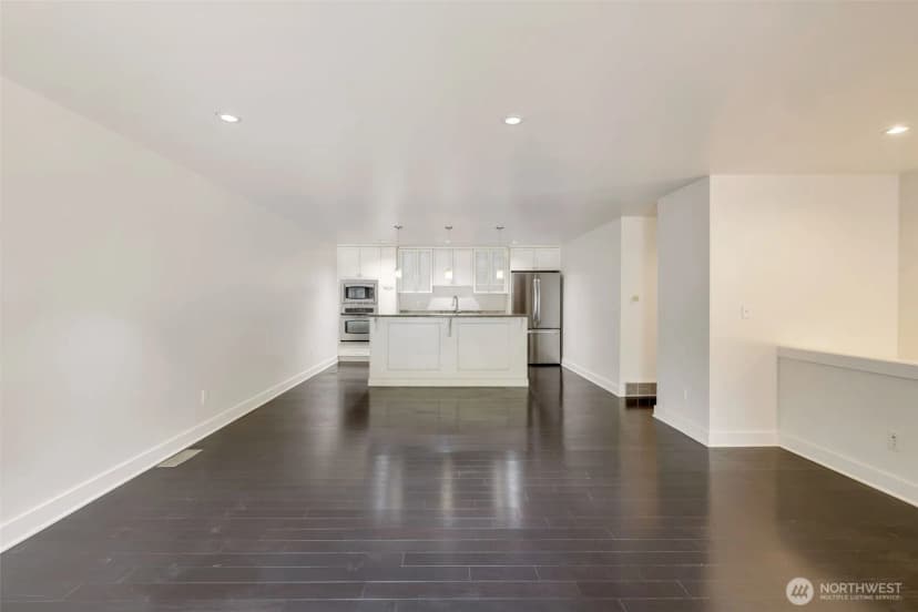 Property photo for 17120 Ne 2nd Place, Bellevue photo 6