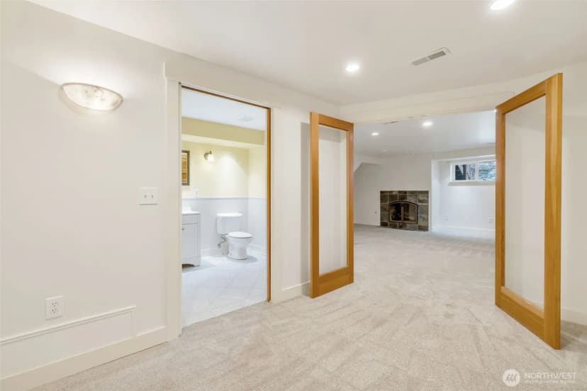 Property photo for 17120 Ne 2nd Place, Bellevue photo 20