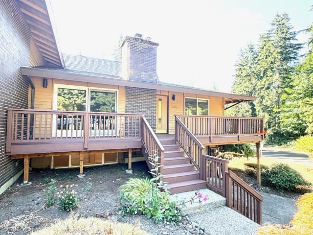Property photo for 17120 Ne 2nd Place, Bellevue photo 3