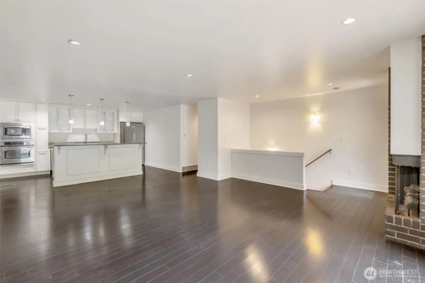 Property photo for 17120 Ne 2nd Place, Bellevue photo 4