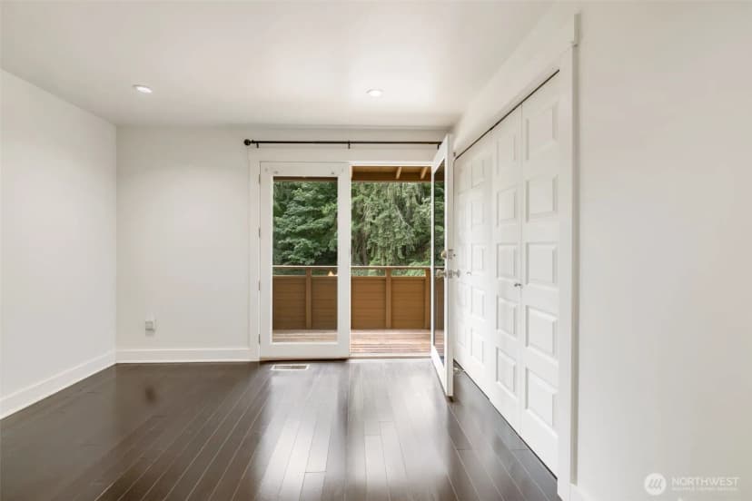 Property photo for 17120 Ne 2nd Place, Bellevue photo 11