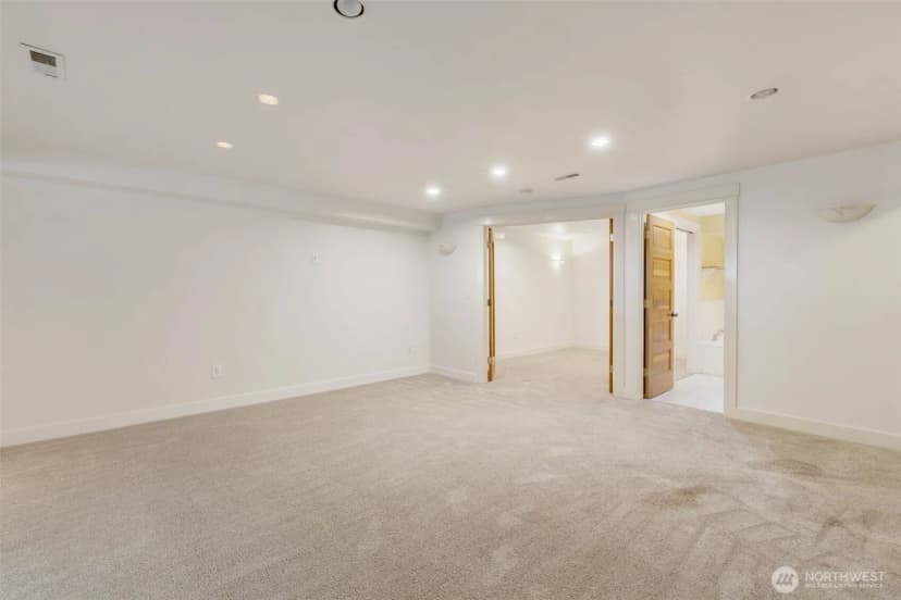 Property photo for 17120 Ne 2nd Place, Bellevue photo 17