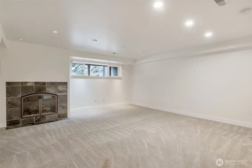 Property photo for 17120 Ne 2nd Place, Bellevue photo 18