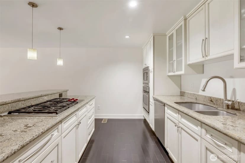 Property photo for 17120 Ne 2nd Place, Bellevue photo 7
