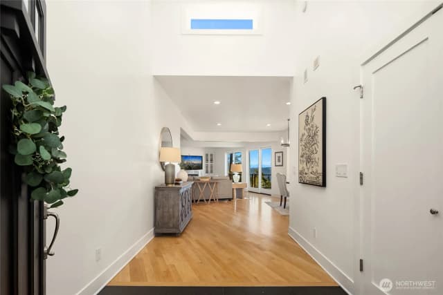 Property photo for 8430 Se 53rd Place, Mercer Island photo 3