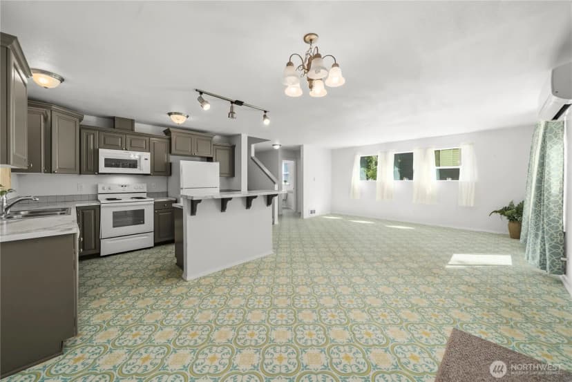 Property photo for 520 E Lakeshore Drive W, Shelton photo 4