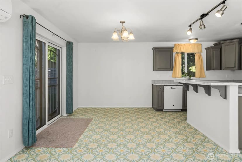 Property photo for 520 E Lakeshore Drive W, Shelton photo 7
