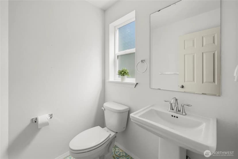 Property photo for 520 E Lakeshore Drive W, Shelton photo 21