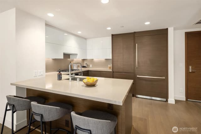 Property photo for 583 Battery Street #516n, Seattle photo 4