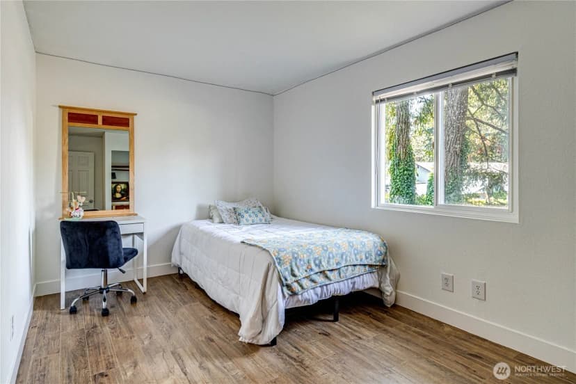 Property photo for 21925 2nd Avenue Se, Bothell photo 15