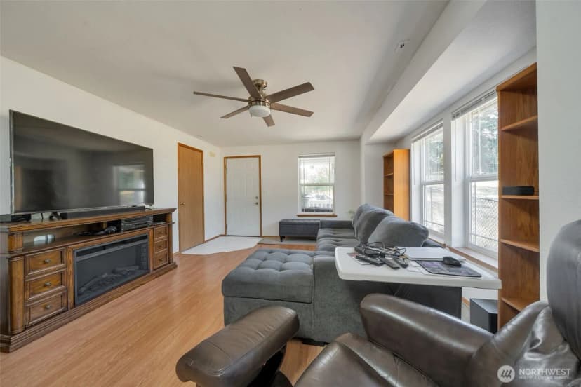 Property photo for 2399 Mcdonald Avenue, Dupont photo 4