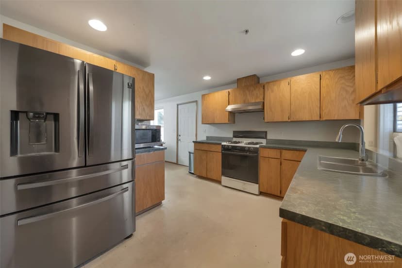 Property photo for 2399 Mcdonald Avenue, Dupont photo 11
