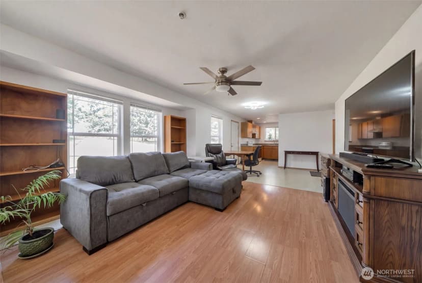 Property photo for 2399 Mcdonald Avenue, Dupont photo 2