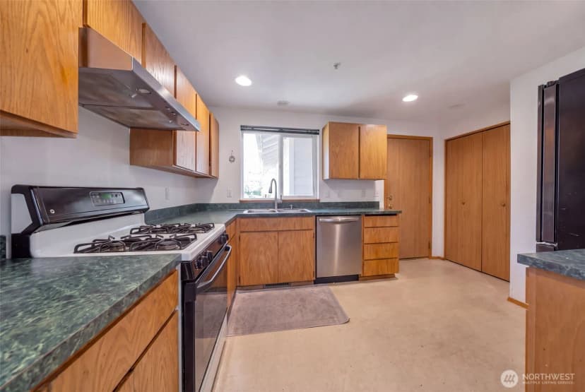 Property photo for 2399 Mcdonald Avenue, Dupont photo 7