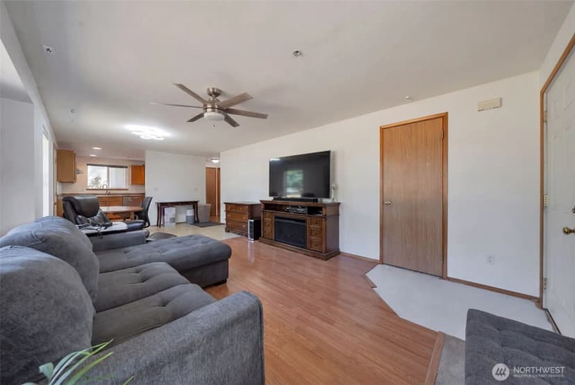 Property photo for 2399 Mcdonald Avenue, Dupont photo 3