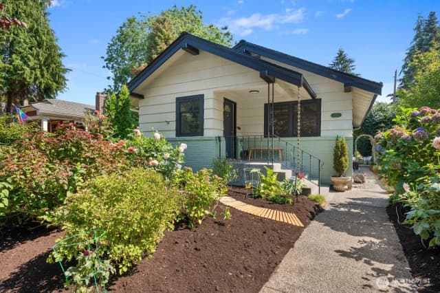 Property photo for 2916 Walnut Avenue Sw, Seattle