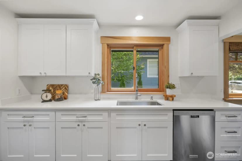 Property photo for 2916 Walnut Avenue Sw, Seattle photo 11