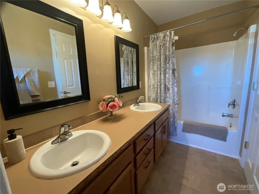 Property photo for 1382 Nw Kathleen Drive, Oak Harbor photo 16