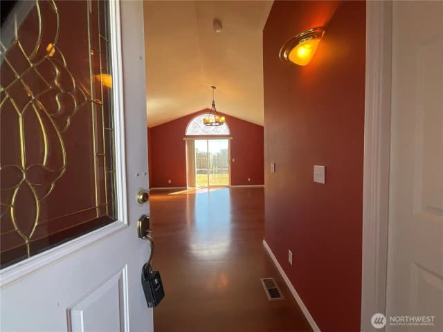 Property photo for 1382 Nw Kathleen Drive, Oak Harbor photo 4