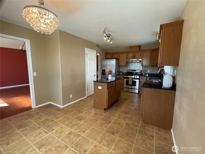 Property photo for 1382 Nw Kathleen Drive, Oak Harbor photo 9