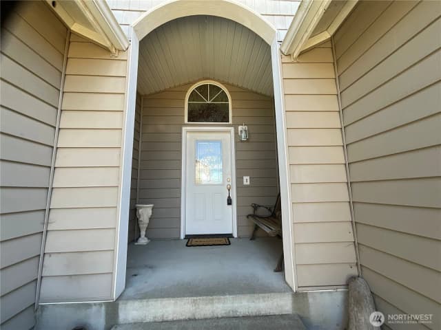 Property photo for 1382 Nw Kathleen Drive, Oak Harbor photo 2